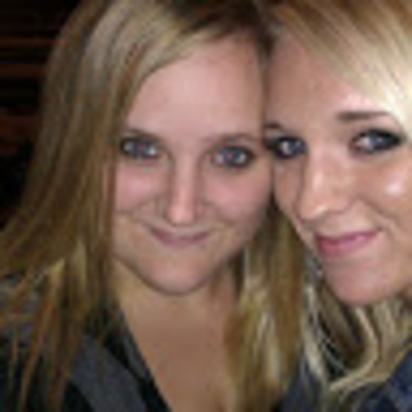 Meet your Posher, Nicole - Picture 1 of 1